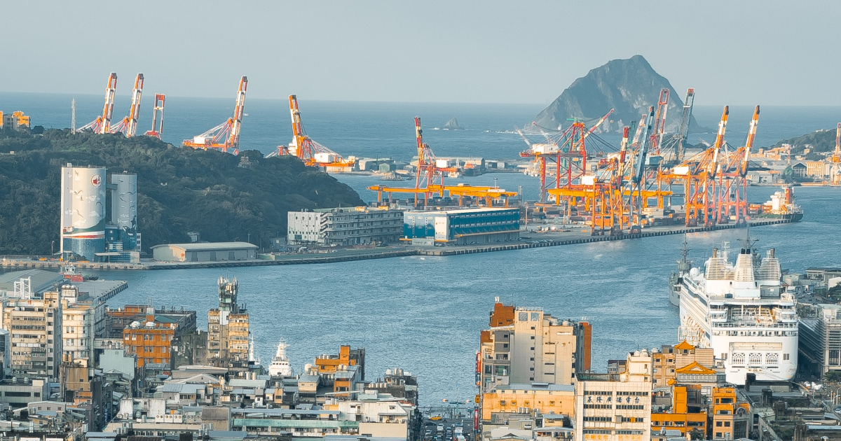 A photograph of a port in Taiwan.